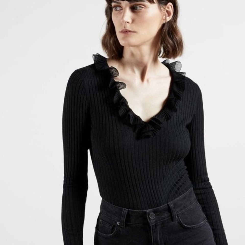 Ted Baker Anyibel Black  Ruffle V-Neck Ribbed knit fitted sweater size 1 (small)